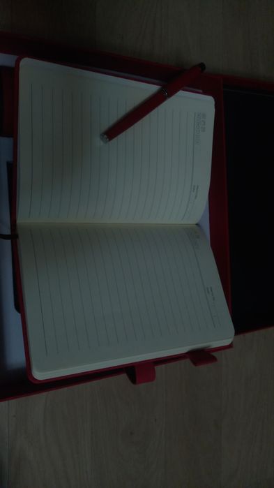 Блокнот, термос и ручка