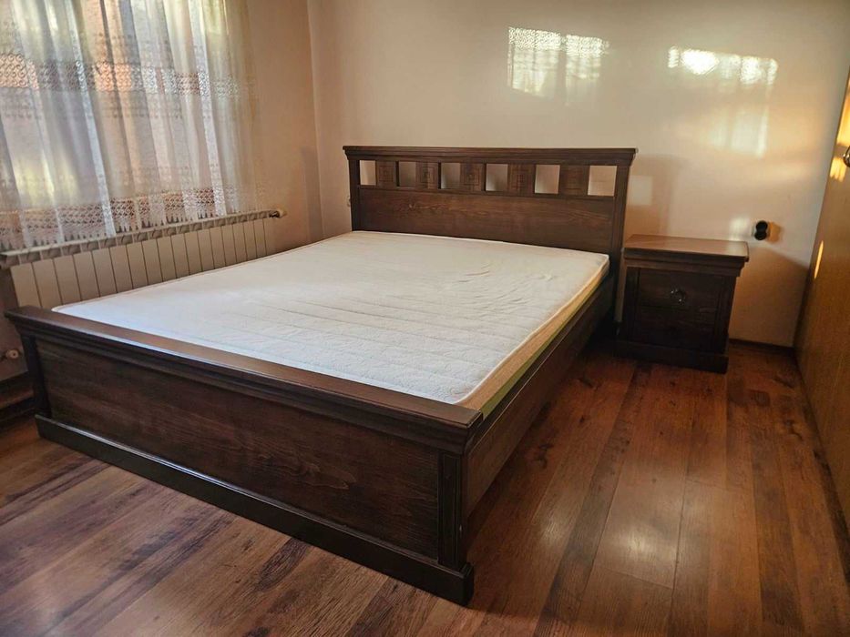 Спалня и нощо шкафче от масив на Adara.