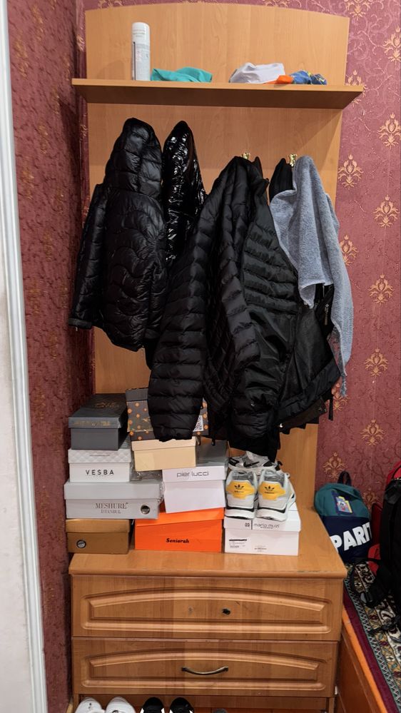 Продается вешалка для прихожки