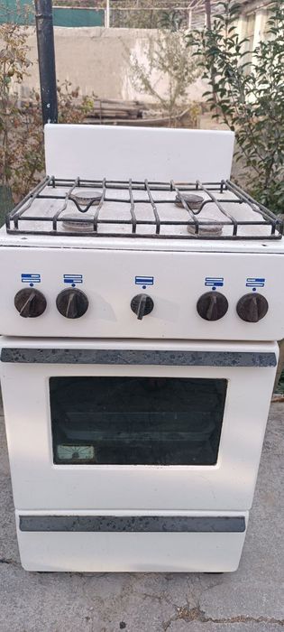 Газовая плита четырех комфорчатая