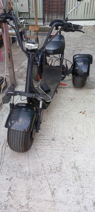 Vând tricicleta tip harley