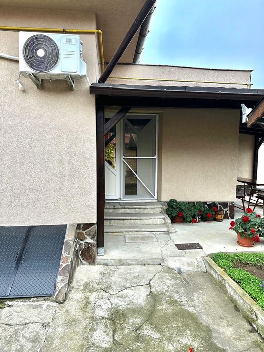 Casa cu 3 camere de vanzare