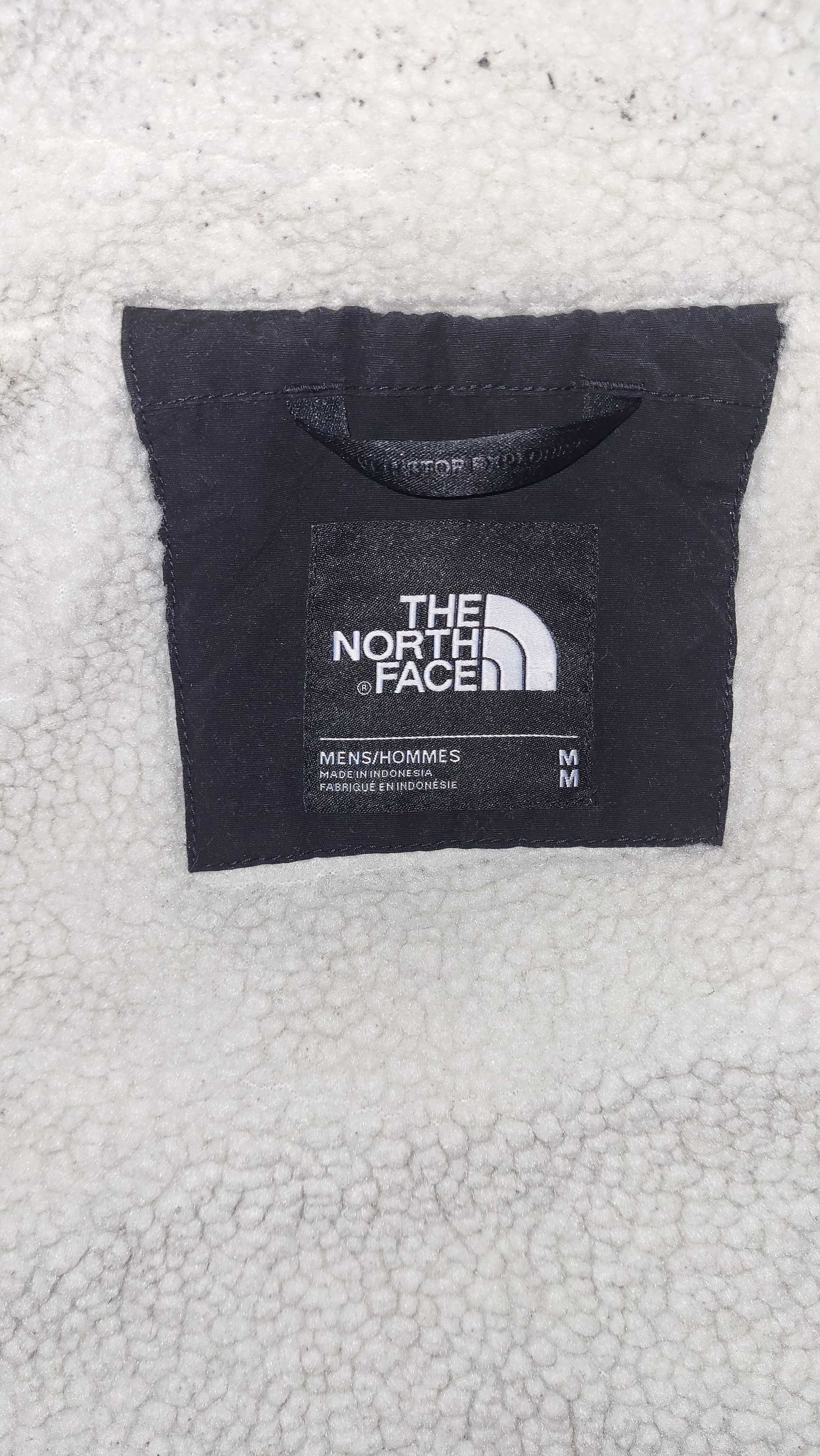 Geaca The North Face (TNF)