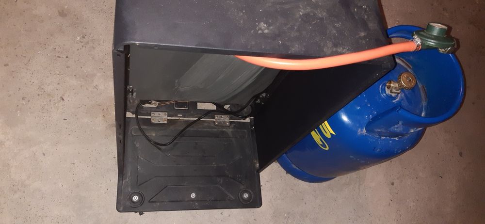 Vand soba pe GPl si electrica cu butelie