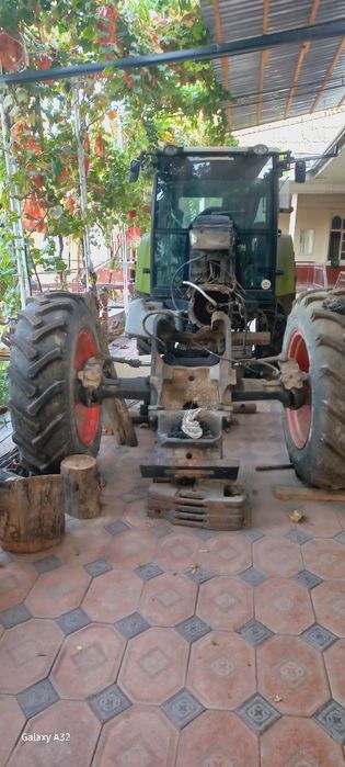 Claas axos340  traktor