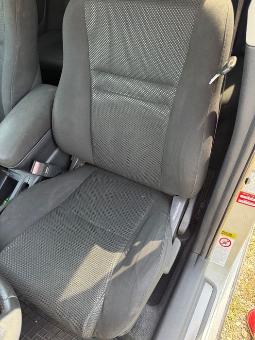 Toyota Avensis.