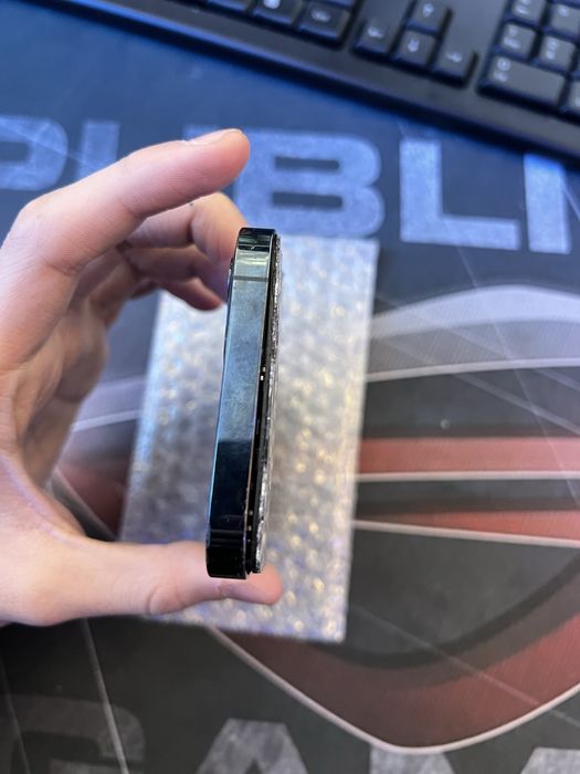 Iphone 12 pro zapchastga boladi