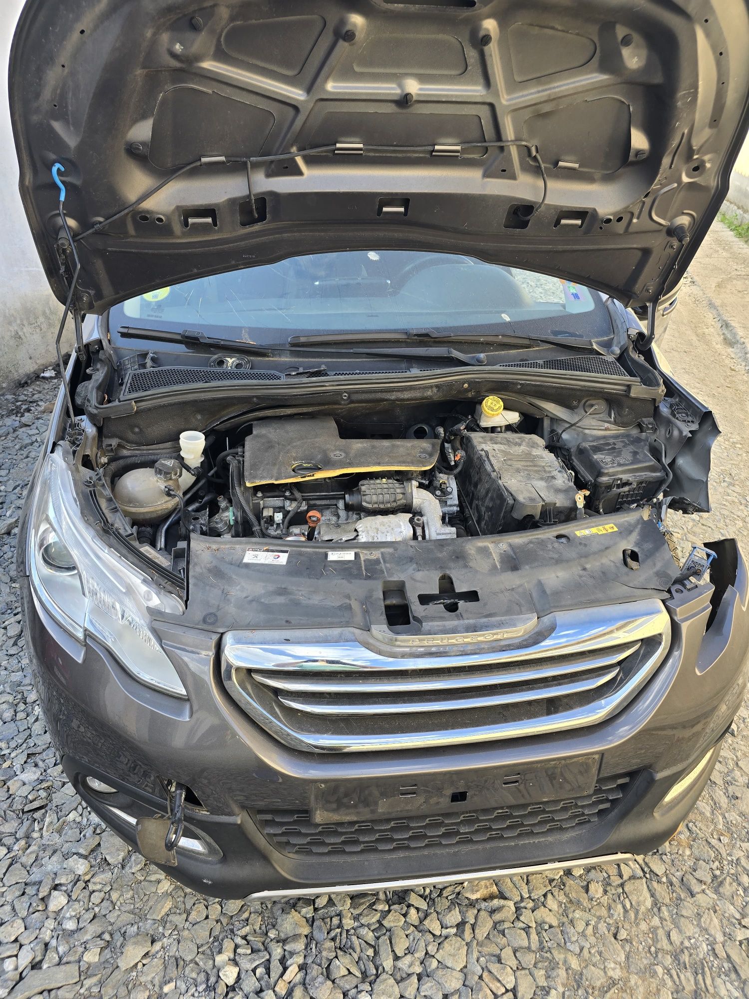 Dezmembrez Peugeot 2008 din 2015 1.6 diesel.  Euro 6