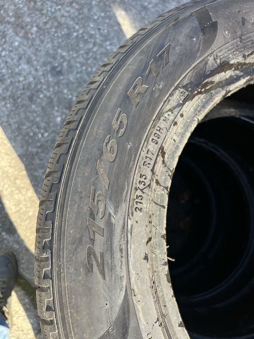 Зимни гуми 215/65/17 Pirelli dot 21.с 7 мм грайфер . Цена за всичките.