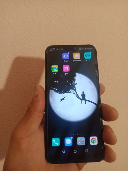 Продам смартфон Huawei p 20 Lite