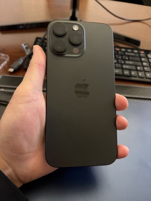 Продает IPHONE 16 pro Max 256 GB