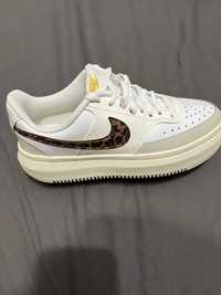 Nike Court Vision ALTA Animal Print alb/maro