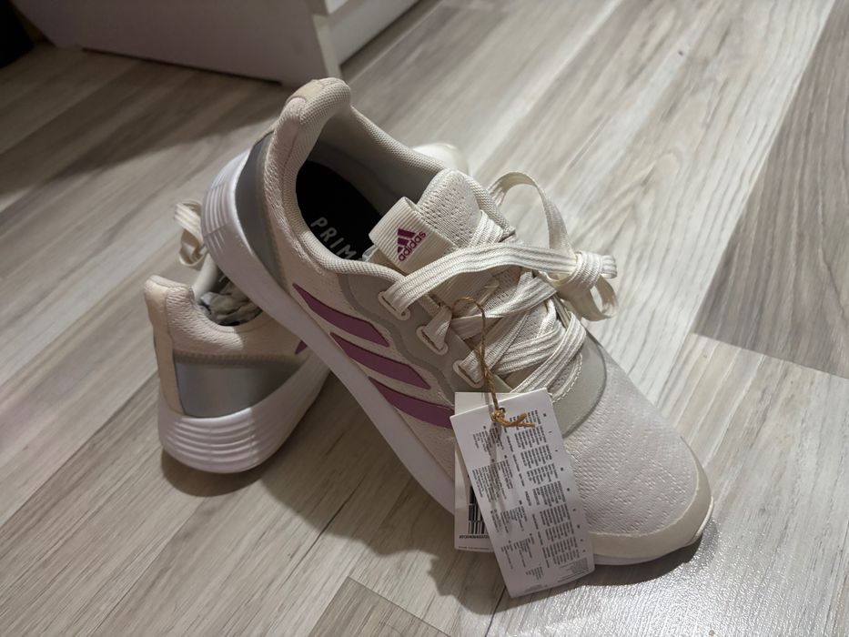 Дамски маратонки Adidas номер 39 1/3