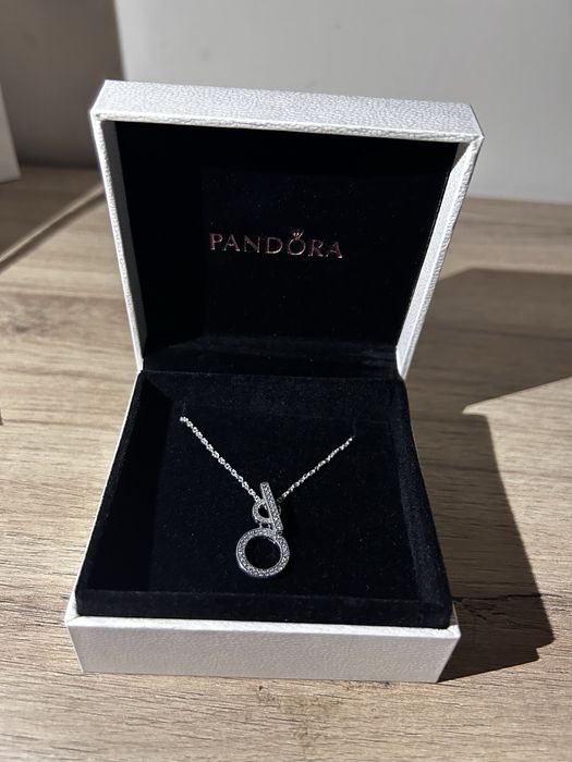 Колиета на Swarovski и Pandora
