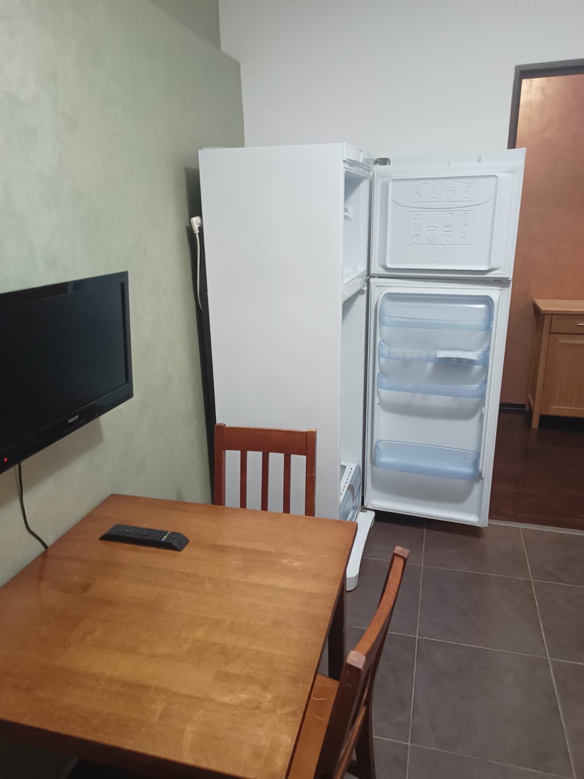 Inchiriez apartament 3 camere in bloc Ucatana, strada Narciselor 33