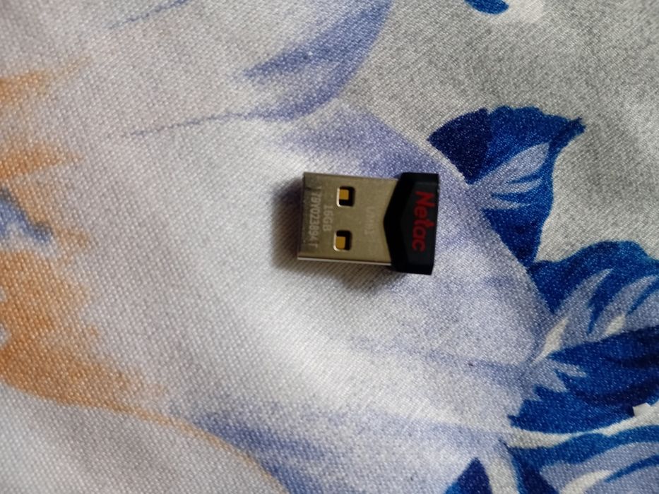 Продам USB флешку 16gb с виндой 10 и 11 + активатор и офис 2016.