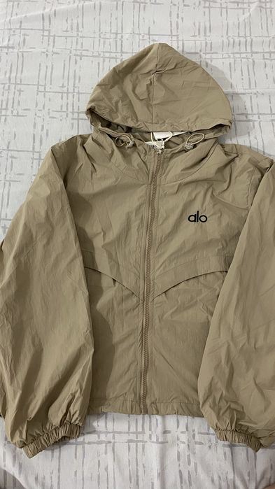 Ветровка  женская новая размер на 46 качество отличное