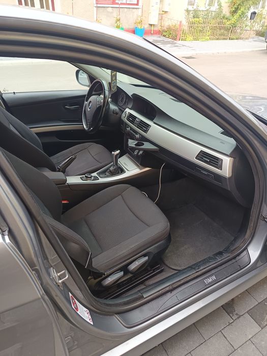 Vând BMW 320 D,gri metal,an 2011