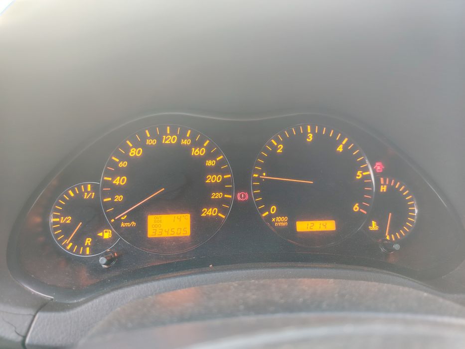 Vând Toyota Avensis 2.0