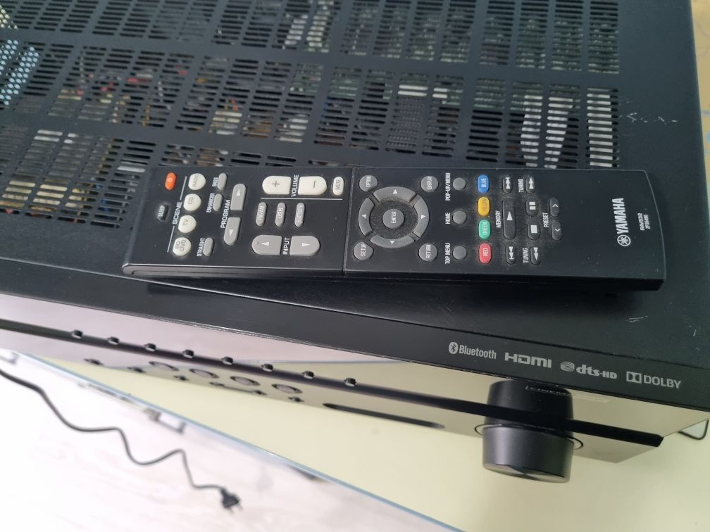 Vand Receiver AV Yamaha RX-V379