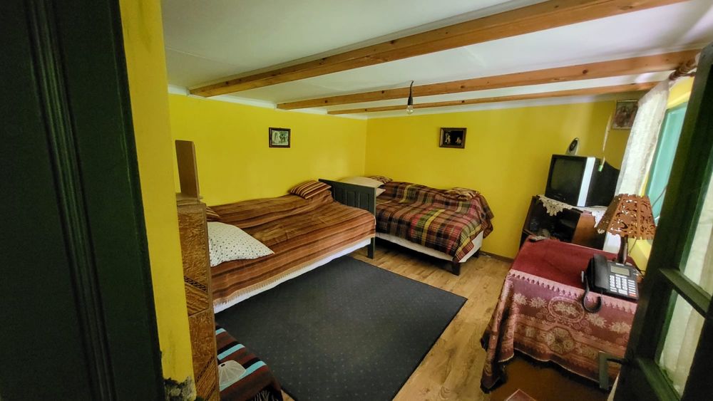 Casa la curte cu teren, livada si gradina, suprafata totala  8700m2