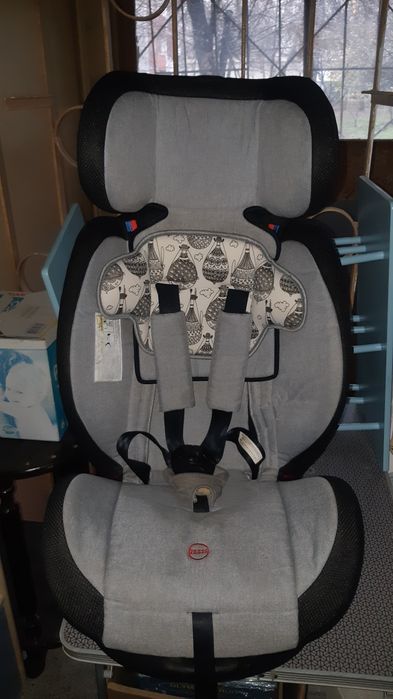 Две детски столчета за кола