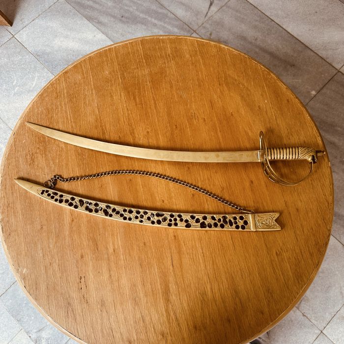 Антикварна декоративна сабя с кания