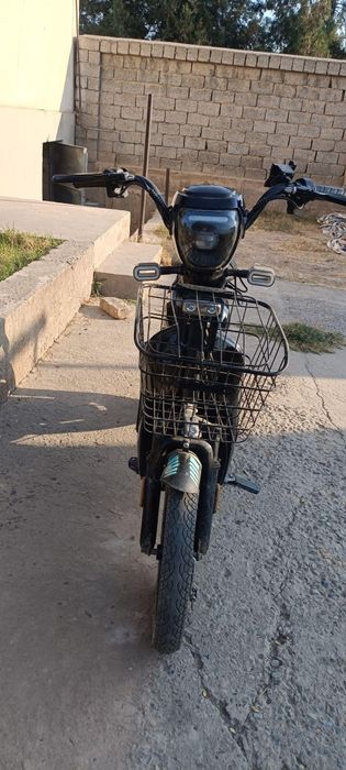 Електрони скутер сотилади 200$