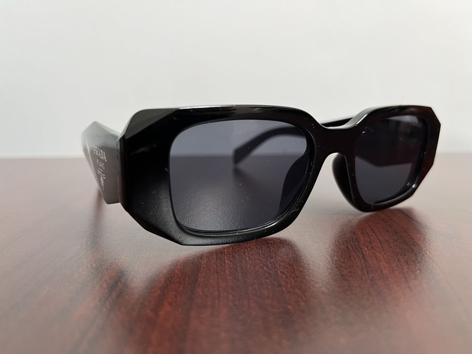 Ochelari de soare Prada