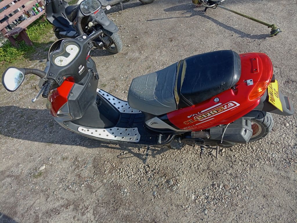 Vând scuter 49cc