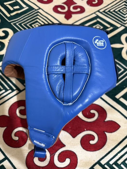 Продам перчатки,шлем,боксерки для бокса