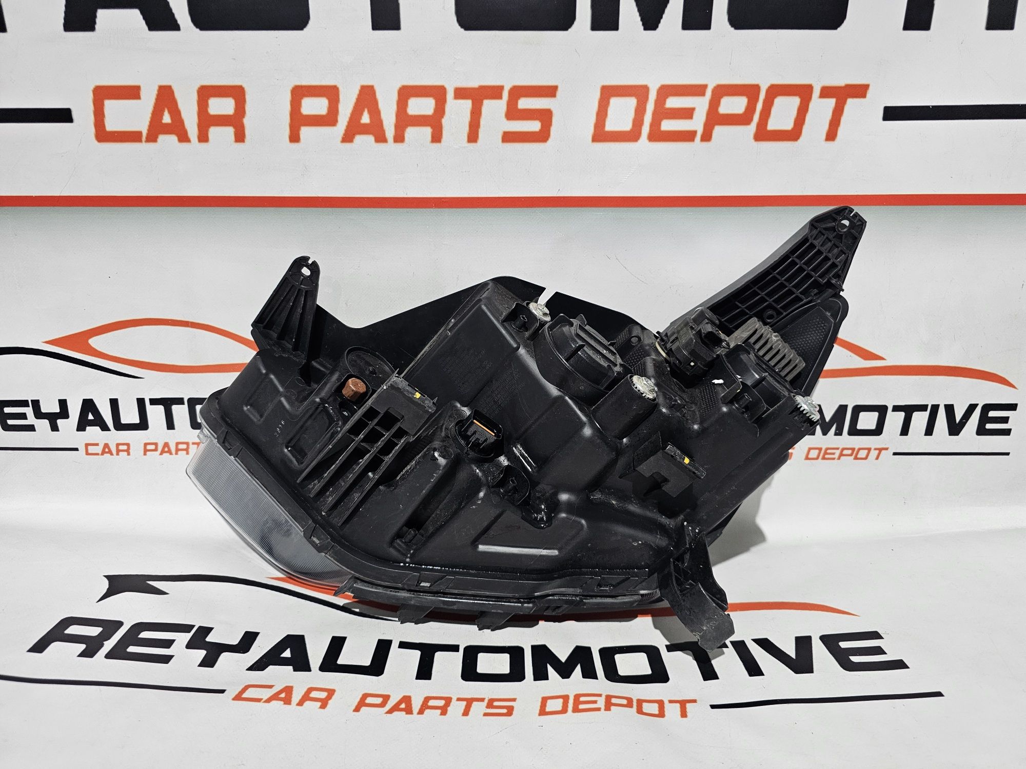 Far dreapta Ssangyong Korando dupa 2019 cod 83102-37101