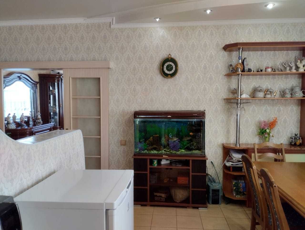 Продам 4 ком квартиру в центре