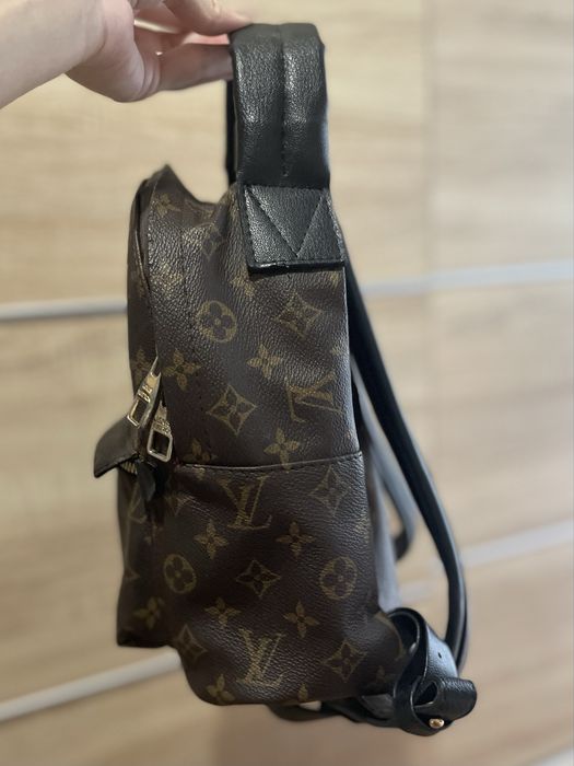 Среден размер раница на Louis Vuitton