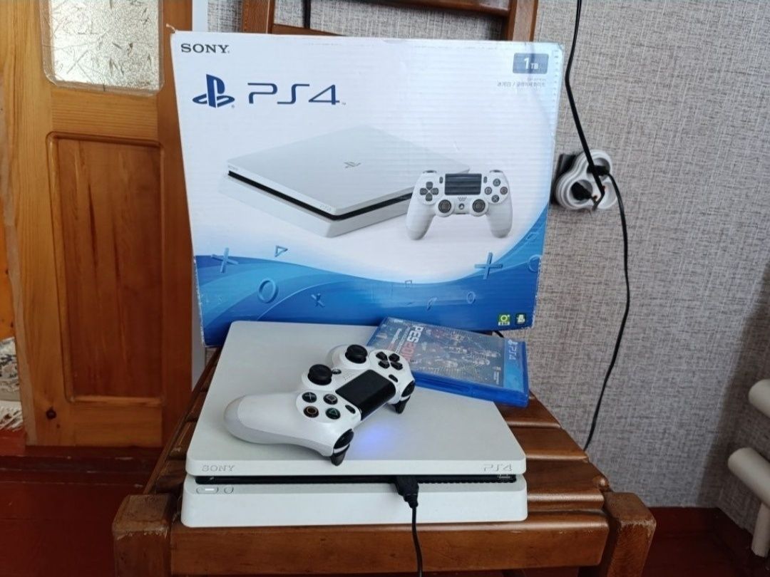 Срочно Playstation 4 slim 1tb