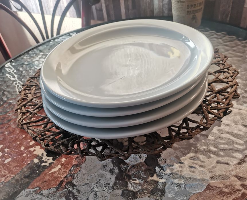 Порцеланови бели чинии, 25 см - диаметър.