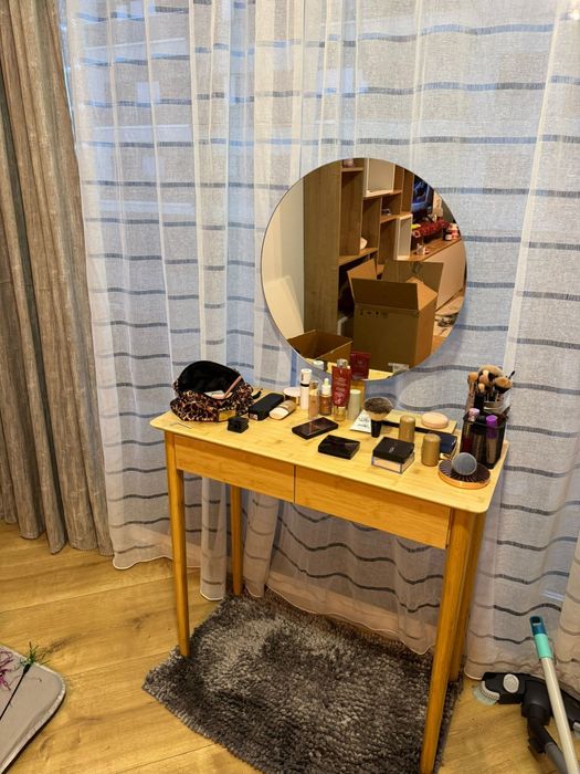 Masa cu oglinda din bambus pentru make up