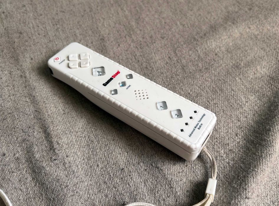 Controller Wii compatibil GameStop cu MotionPlus integrat