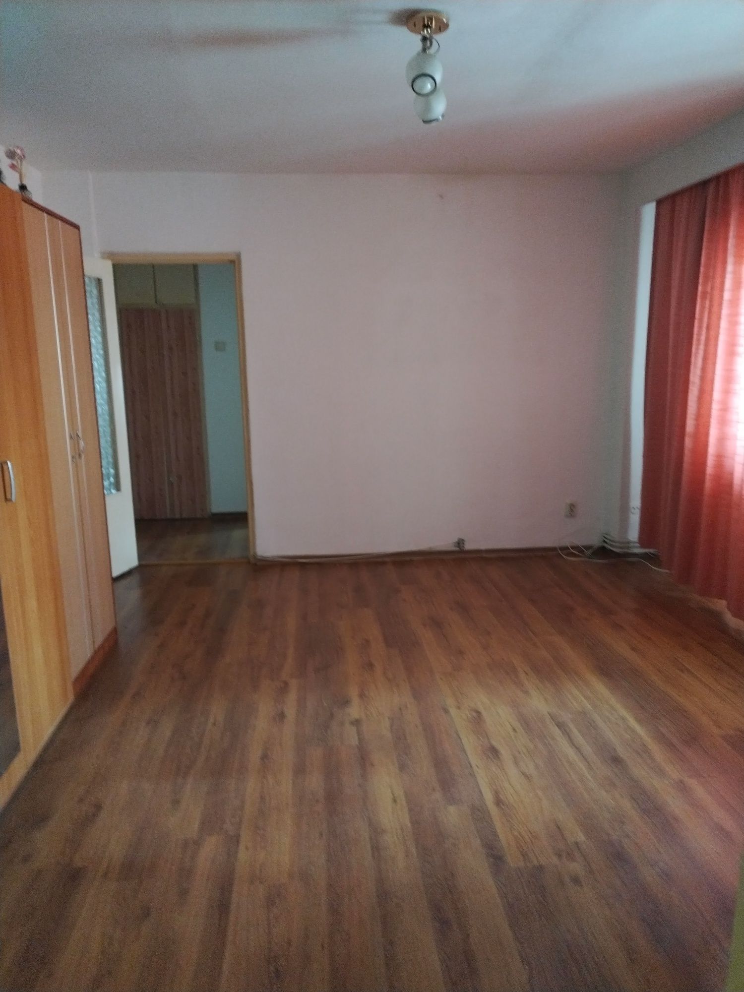 Apartament 3 camere,2 băi,70 mp,etaj 2, zonă ultracentrală Deva