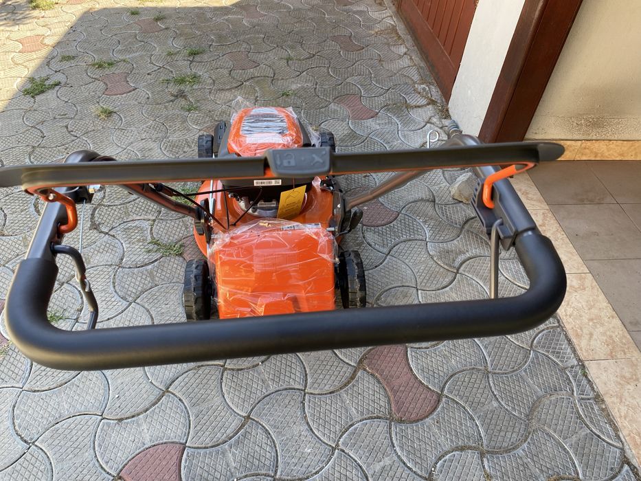 Vand Masina de tuns gazon Huscvarna LC 151S,autopropulsie,noua