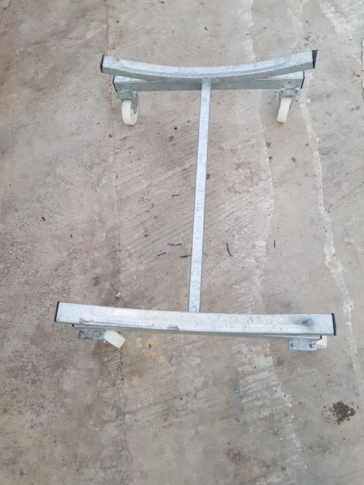 Продавам стойка,количка за джет или лодка