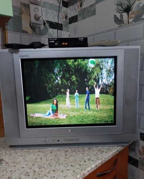 Размер экрана 21" дюйм (53 см) Телевизор LG с Wi-Fi и YouTube, фильмы.