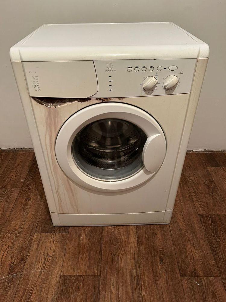 Продам стиральную машину indesit (работает без нареканий)