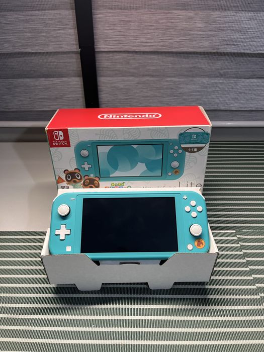 Nintendo Switch lite Animal Crossing edition + Joc Super Mario Wonder