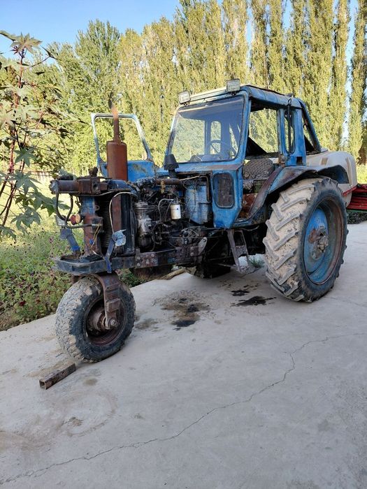 Belarus traktor sotiladi
