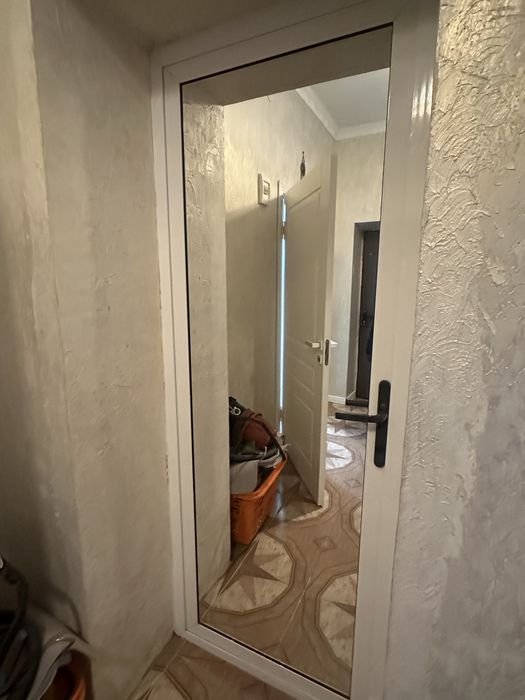 Пластиковый дверь с двух сторонный зеркалом