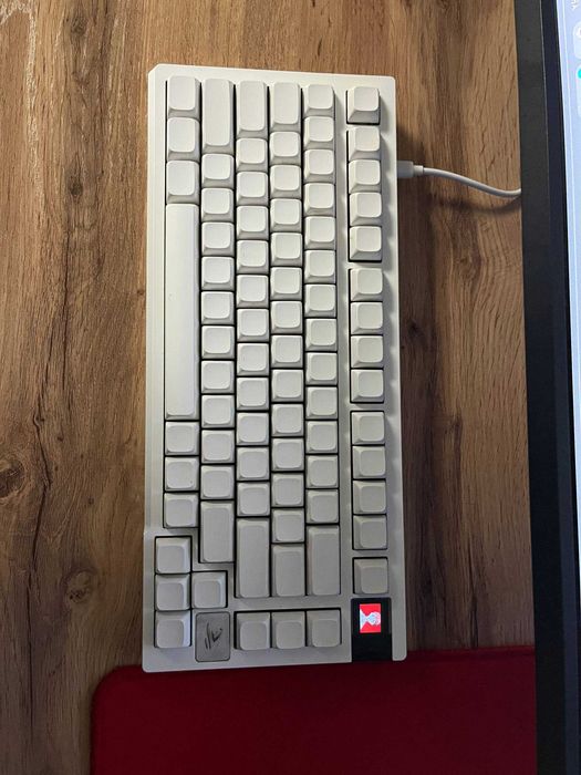 Клавиатура damoshark k8 + белые кейкапы