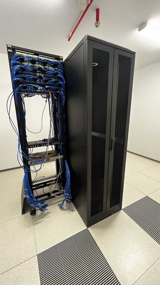 Vand rack pentru servere