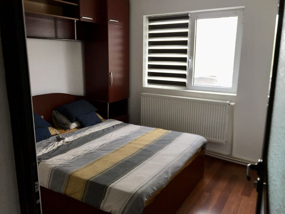 Inchiriere apartament 3 camere Bloc U 1 Mai 300EUR de pe 1 Noiembrie