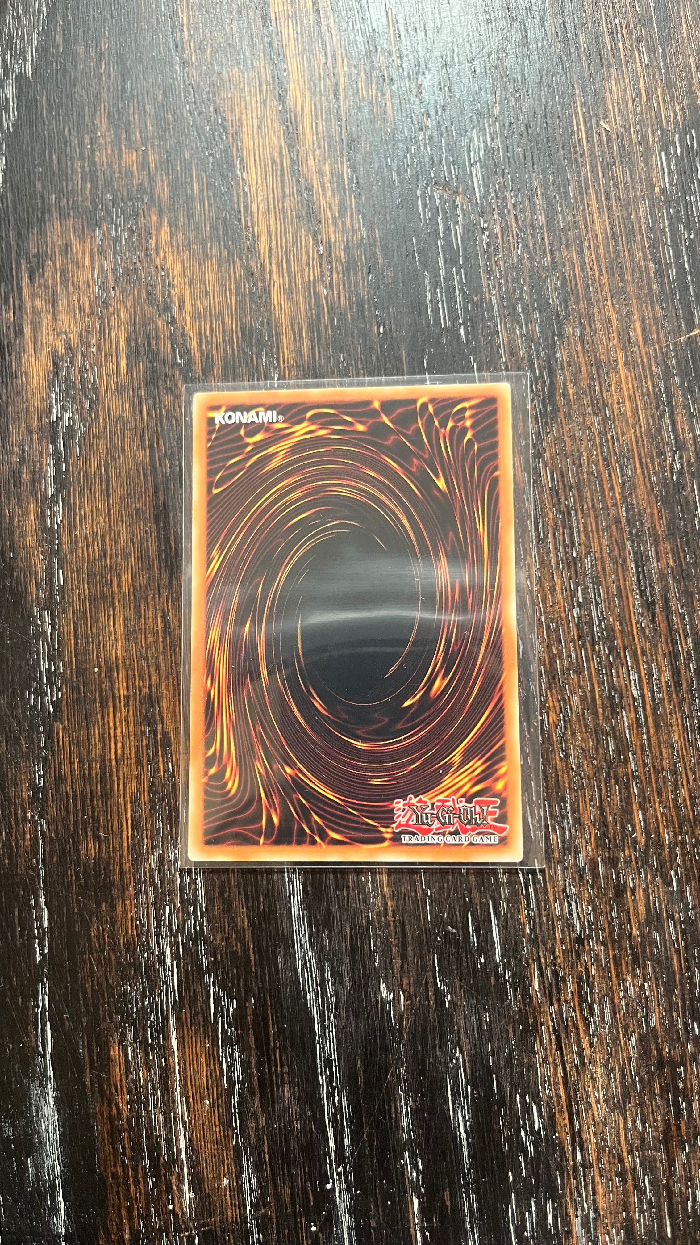 Продавам карта Yu Gi Oh италианска версия